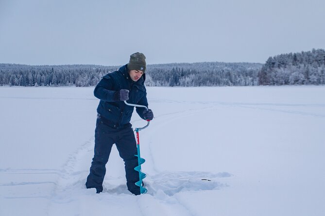 Snowshoeing Adventure with Ice-Fishing, Fire and Survival - Learning to navigate with map and compass