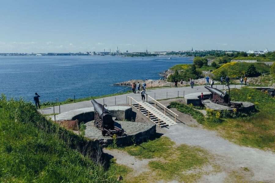 Suomenlinna: Private Tour with an Authorized Guide - Meeting your guide at the ferry arrival