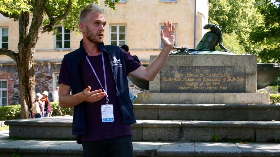 Suomenlinna: Private Tour with an Authorized Guide - The Great Castle Courtyard and Suomenlinna’s main story