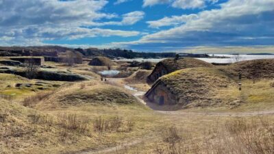 Suomenlinna tour in French with Doro