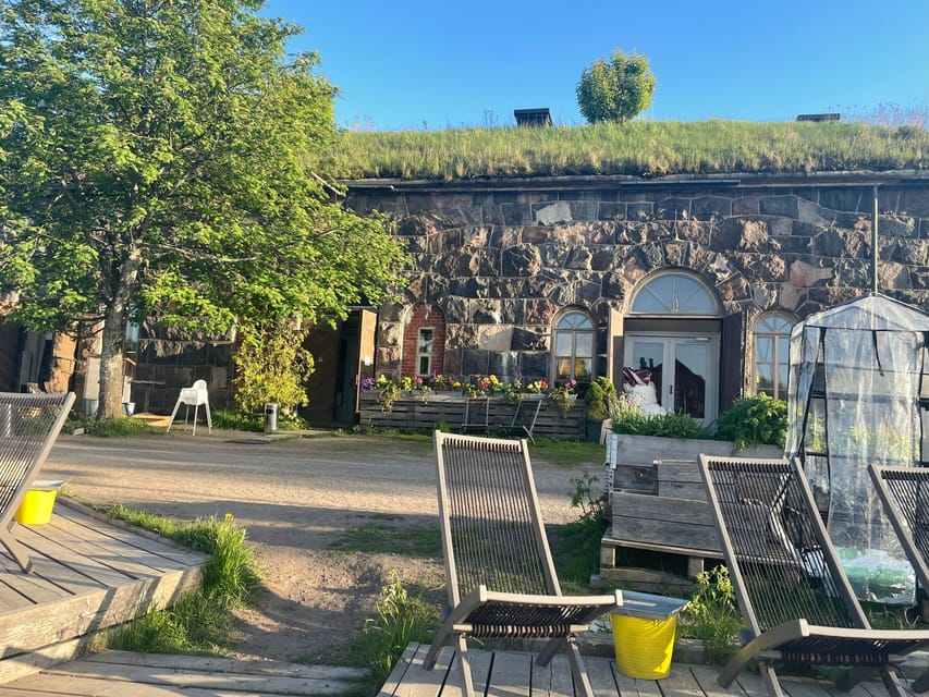 Suomenlinna tour in French with Doro - Museum area and views along the way