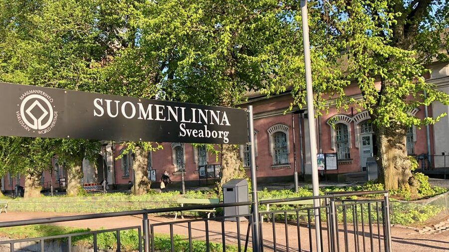 Suomenlinna tour in French with Doro - The dockyard and the working side of the fortress