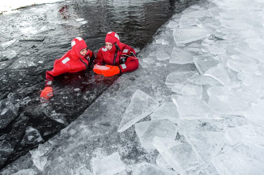 Ylläs: Lake Ylläsjärvi Ice-Floating Experience - Should You Book the Lake Ylläsjärvi Ice-Floating Experience?