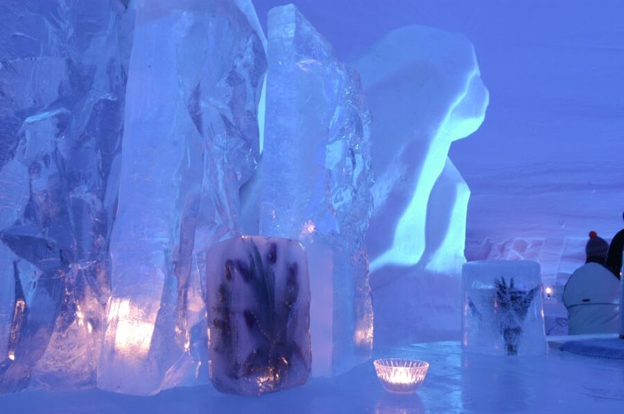 Ylläs: Snowmobile Tour to Arctic Snow Village & Snack - Riding 25 kilometers through Ylläsjärvi’s snowy nature