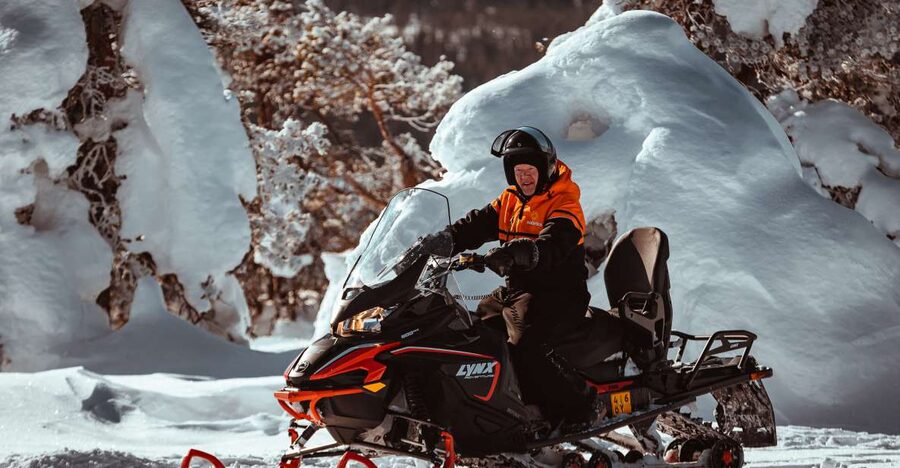 Ylläs: Snowmobiling ABC - The halfway stop for hot drink and photos