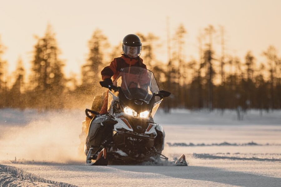 Ylläs: Wilderness Snowmobile Tour - Riding hills, rivers, lakes, and swamps