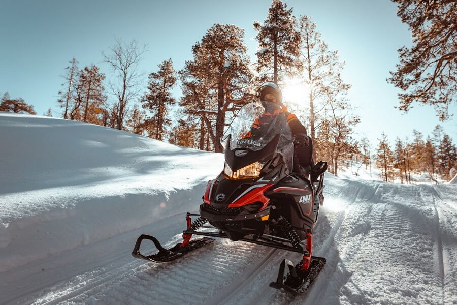 Ylläs: Wilderness Snowmobile Tour - Getting ready with Safartica